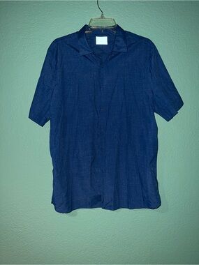 Men's Short Sleeve Button-Down Shirt in Navy Blue